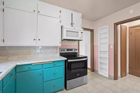 Kitchen - 321 Mill St, Algoma, WI 54201 photo 3 of 3