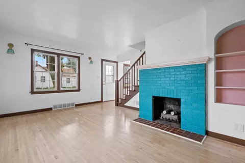 Living - 321 Mill St, Algoma, WI 54201 photo 3 of 6
