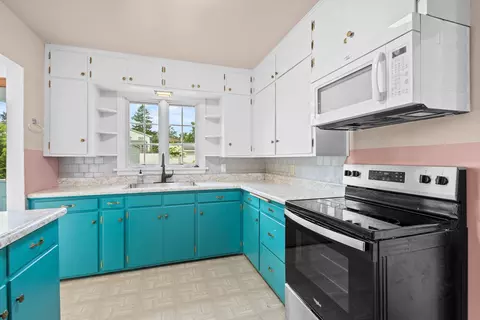 Kitchen - 321 Mill St, Algoma, WI 54201 photo 1 of 3