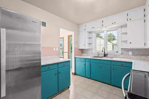 Kitchen - 321 Mill St, Algoma, WI 54201 photo 2 of 3