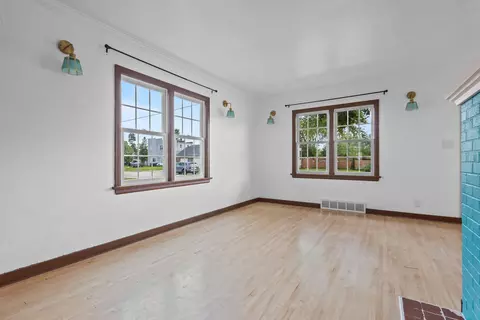 Living - 321 Mill St, Algoma, WI 54201 photo 4 of 6