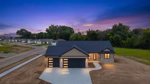 W1973 Grode Court, Kaukauna, WI 54130