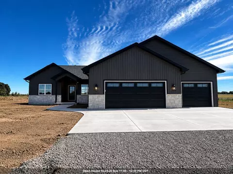 3685 Evelyn Rose Ln, Suamico, WI 54313