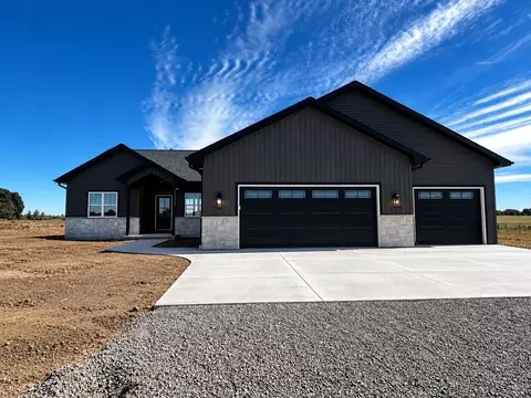3685 Evelyn Rose Ln, Suamico, WI 54313