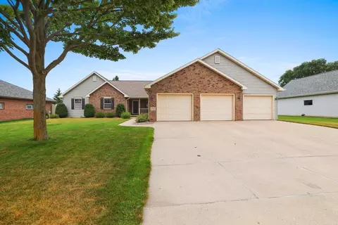 2767 Englewood Rd, Green Bay, WI 54311