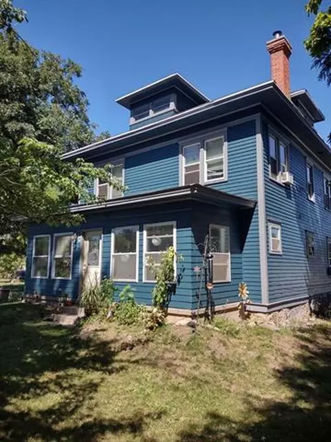 132 E School St, Hancock, WI 54943