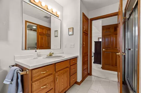 Bath - 4224 Terraview Dr, Appleton, WI 54913 photo 4 of 6