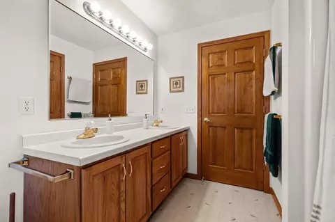 Bath - 4224 Terraview Dr, Appleton, WI 54913 photo 5 of 6