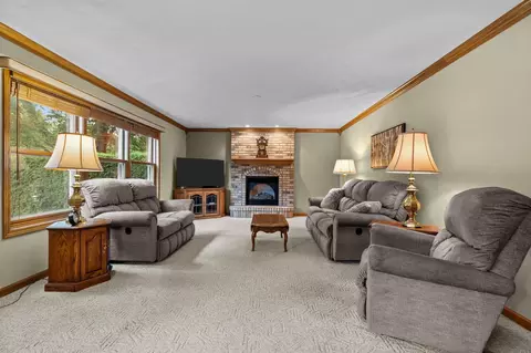 Living - 4224 Terraview Dr, Appleton, WI 54913 photo 4 of 5