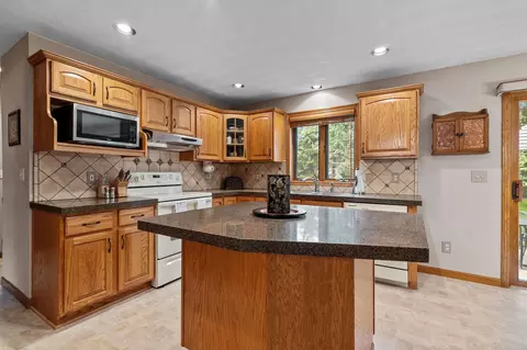 Kitchen - 4224 Terraview Dr, Appleton, WI 54913 photo 4 of 6