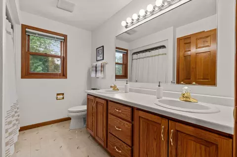 Bath - 4224 Terraview Dr, Appleton, WI 54913 photo 6 of 6
