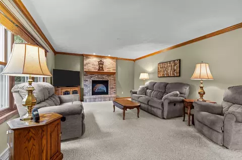 Living - 4224 Terraview Dr, Appleton, WI 54913 photo 2 of 5