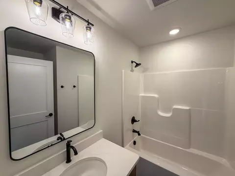 Bath - N8891 Killarney Way, Appleton, WI 54952 photo 3 of 3
