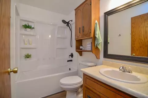 Bath - 1724 N Ullman St, Appleton, WI 54911 photo 1 of 1