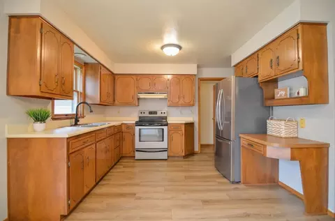 Kitchen - 1724 N Ullman St, Appleton, WI 54911 photo 1 of 2