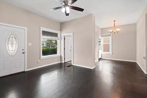 Living - 425 W Winnebago St, Appleton, WI 54911 photo 3 of 6