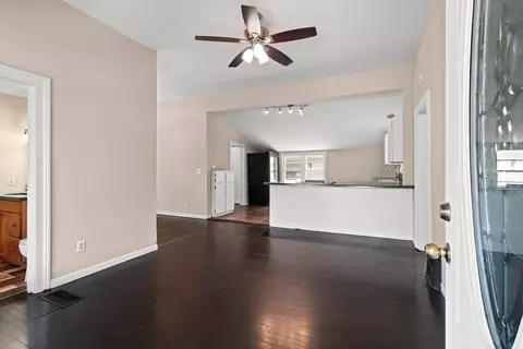 Entry Way - 425 W Winnebago St, Appleton, WI 54911 photo 1 of 5