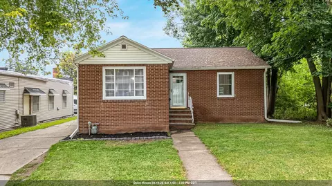 107 S Oneida St, Green Bay, WI 54303