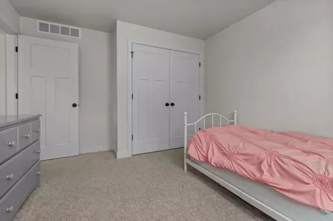 Bedroom - 3846 E Zion Ln, Appleton, WI 54913 photo 4 of 6