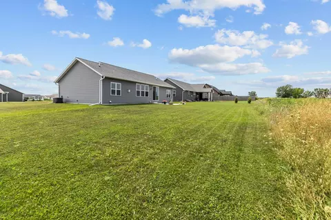 Exterior - 3846 E Zion Ln, Appleton, WI 54913 photo 5 of 8