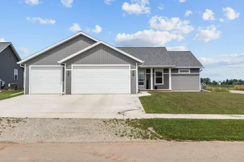 Exterior - 3846 E Zion Ln, Appleton, WI 54913 photo 7 of 8