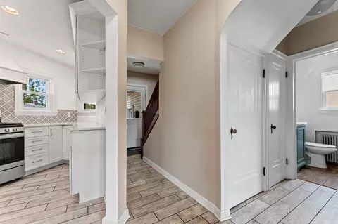 Entry Way - 1312 W Packard St, Appleton, WI 54914 photo 5 of 9