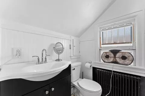 Bath - 1312 W Packard St, Appleton, WI 54914 photo 4 of 5