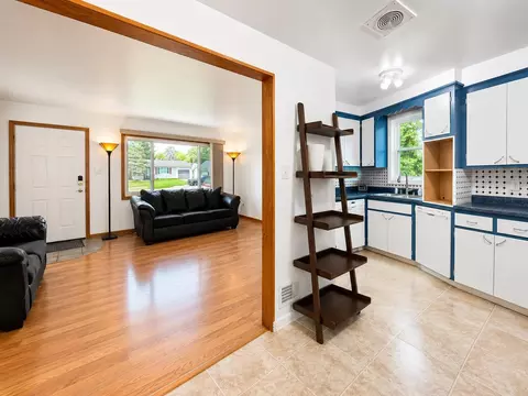 Living - 219 Cedar St, Ripon, WI 54971 photo 6 of 10