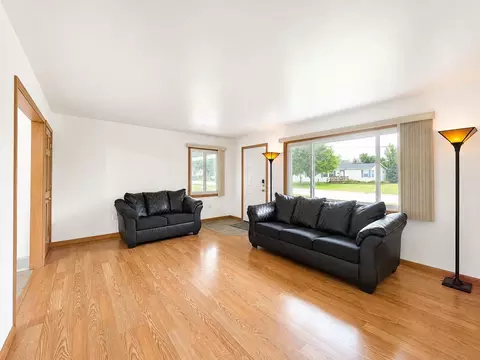 Living - 219 Cedar St, Ripon, WI 54971 photo 5 of 10
