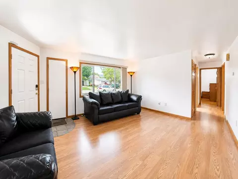 Living - 219 Cedar St, Ripon, WI 54971 photo 4 of 10