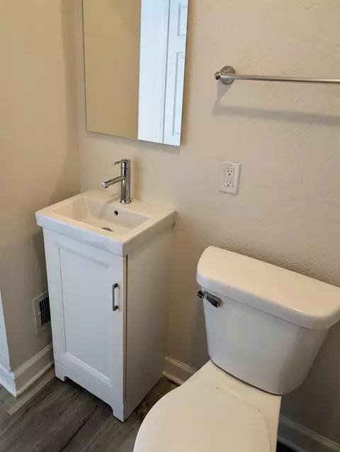 Bath - 1718 E John St, Appleton, WI 54915 photo 5 of 5