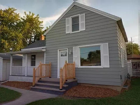 Exterior - 1718 E John St, Appleton, WI 54915 photo 6 of 8