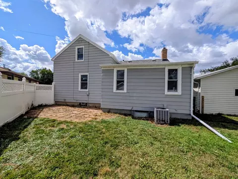 Exterior - 1718 E John St, Appleton, WI 54915 photo 5 of 8