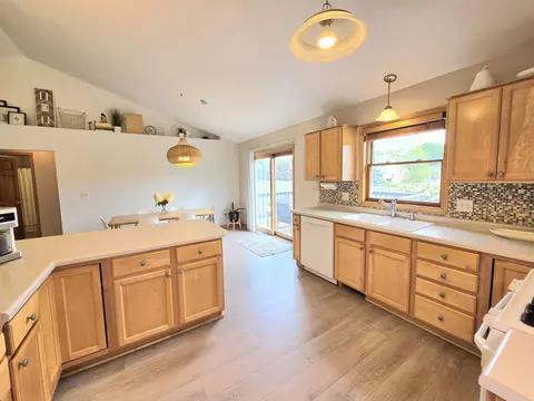 Kitchen - 3226 E Greenleaf Dr, Appleton, WI 54913 photo 5 of 6