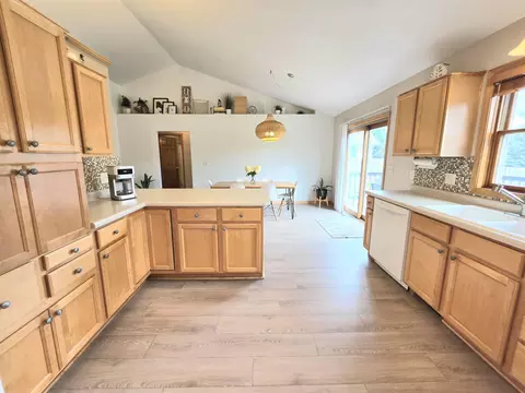 Kitchen - 3226 E Greenleaf Dr, Appleton, WI 54913 photo 4 of 6