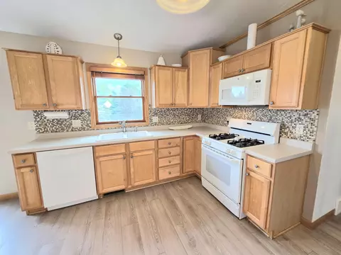 Kitchen - 3226 E Greenleaf Dr, Appleton, WI 54913 photo 6 of 6
