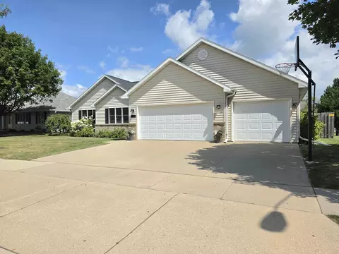 Exterior - 3226 E Greenleaf Dr, Appleton, WI 54913 photo 2 of 13