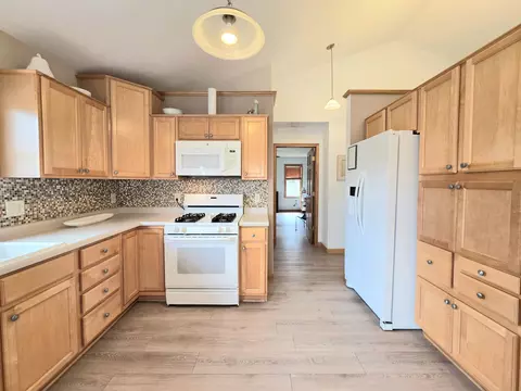 Kitchen - 3226 E Greenleaf Dr, Appleton, WI 54913 photo 2 of 6