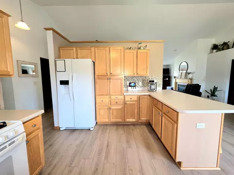 Kitchen - 3226 E Greenleaf Dr, Appleton, WI 54913 photo 3 of 6