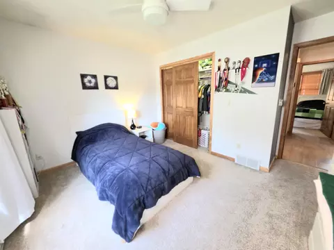 Bedroom - 3226 E Greenleaf Dr, Appleton, WI 54913 photo 5 of 10