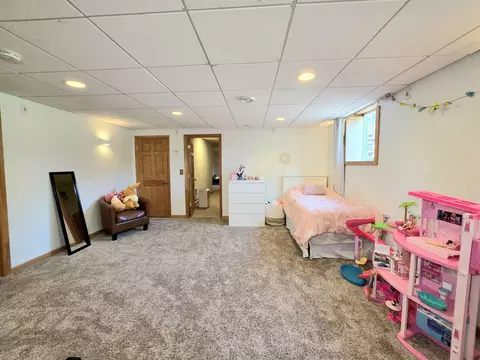 Bedroom - 3226 E Greenleaf Dr, Appleton, WI 54913 photo 9 of 10