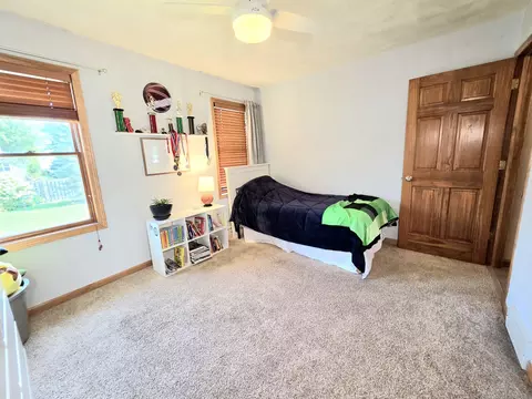 Bedroom - 3226 E Greenleaf Dr, Appleton, WI 54913 photo 6 of 10