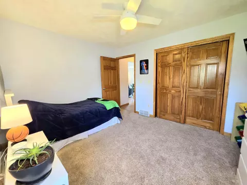 Bedroom - 3226 E Greenleaf Dr, Appleton, WI 54913 photo 7 of 10