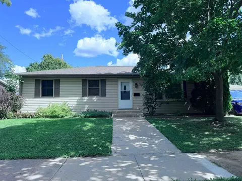 609 Linda St, Combined Locks, WI 54113
