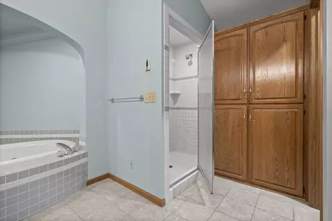 Bath - 1525 S Weimar St, Appleton, WI 54915 photo 4 of 6