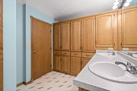 Bath - 1525 S Weimar St, Appleton, WI 54915 photo 6 of 6