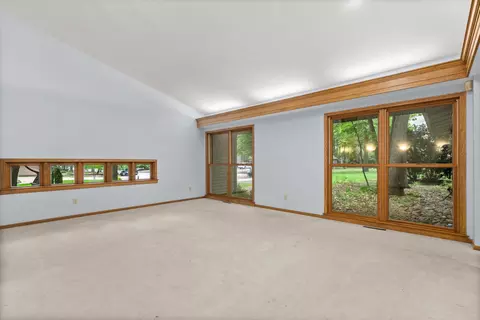 Living - 1525 S Weimar St, Appleton, WI 54915 photo 2 of 7
