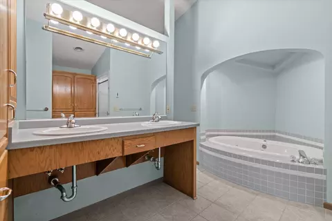 Bath - 1525 S Weimar St, Appleton, WI 54915 photo 2 of 6