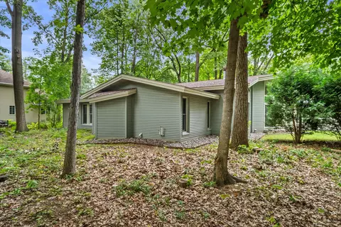 Exterior - 1525 S Weimar St, Appleton, WI 54915 photo 10 of 12