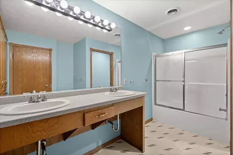 Bath - 1525 S Weimar St, Appleton, WI 54915 photo 5 of 6